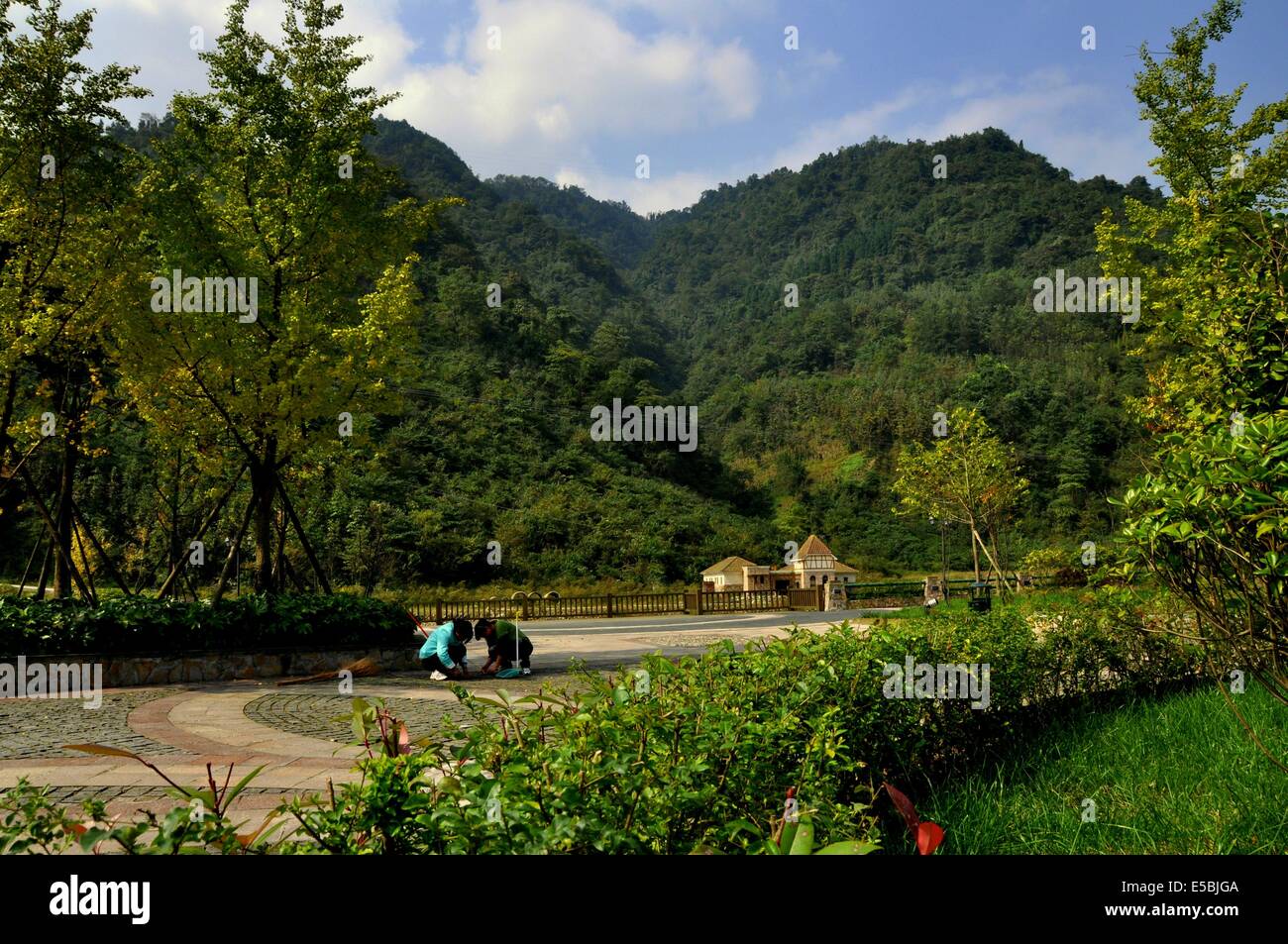 BAI LU TOWN, CHINA:  View from the promenade to the verdant green mountainsides surrounding the town of Bai Lu Stock Photo