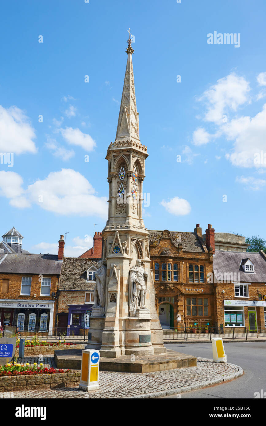 Banbury Cross High Street Banbury Oxfordshire UK Stock Photo