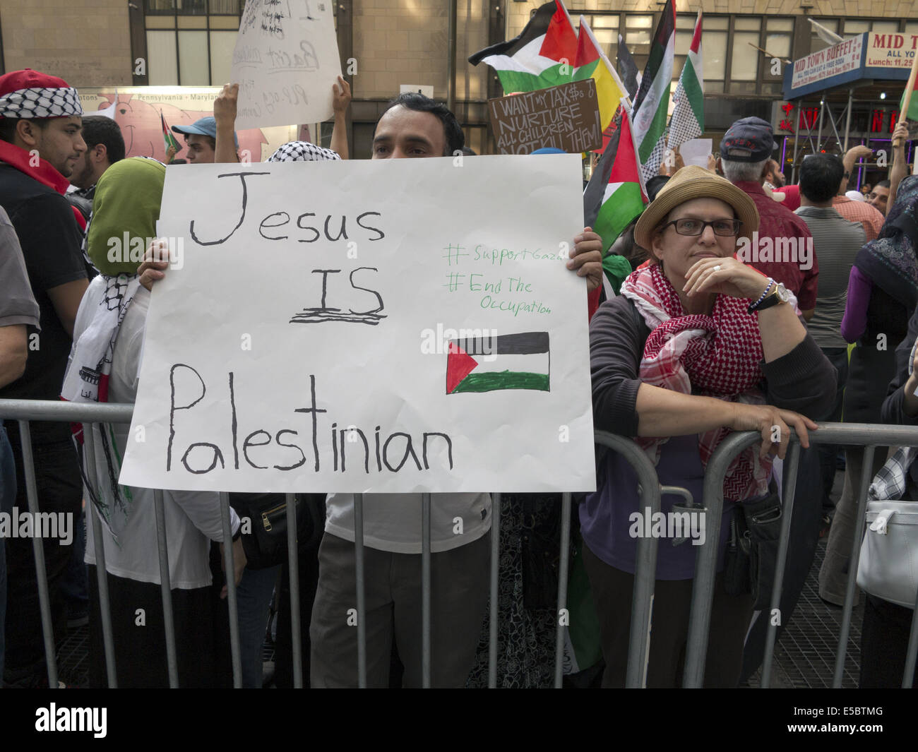 USA: NYC, NY. Pro-Palestinian demonstration at Times Square protesting