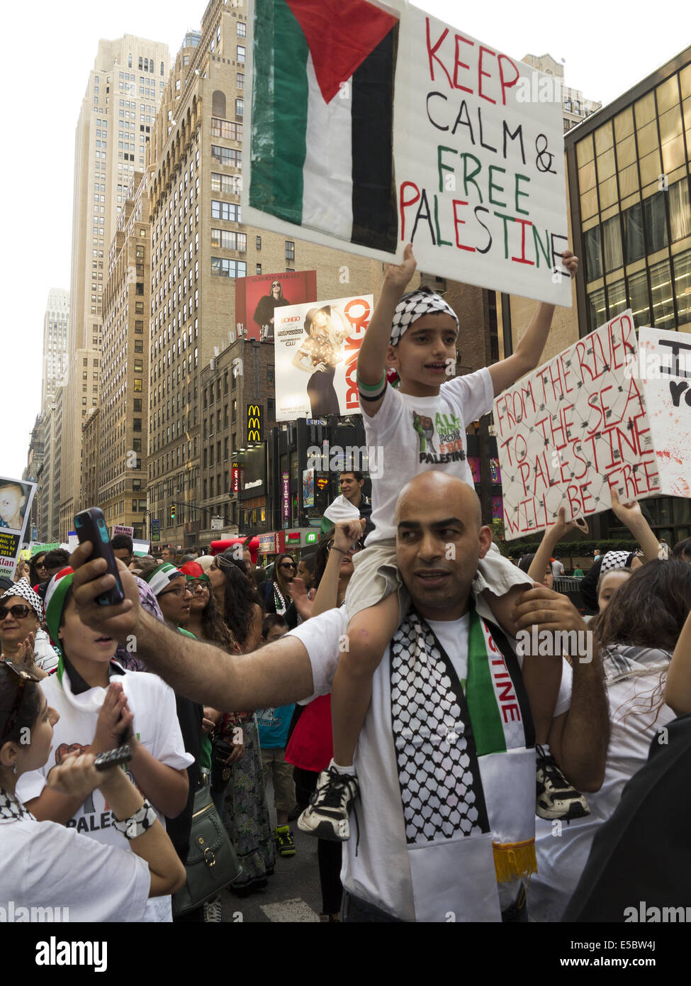 USA: NYC, NY. Pro-Palestinian demonstration at Times Square protesting