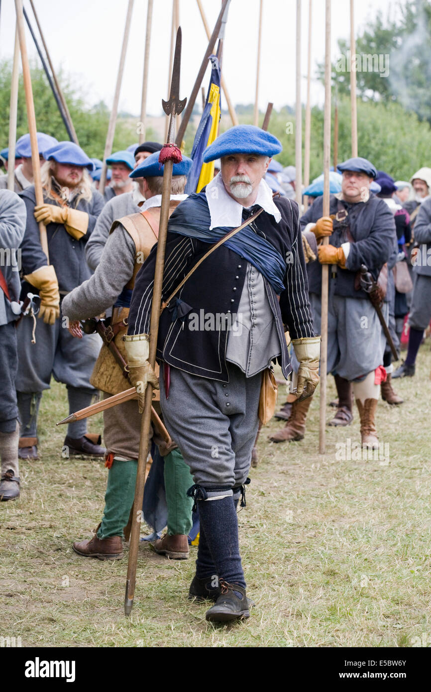 Cavalier vs Roundhead: Members of the Sealed Knot re-enact…
