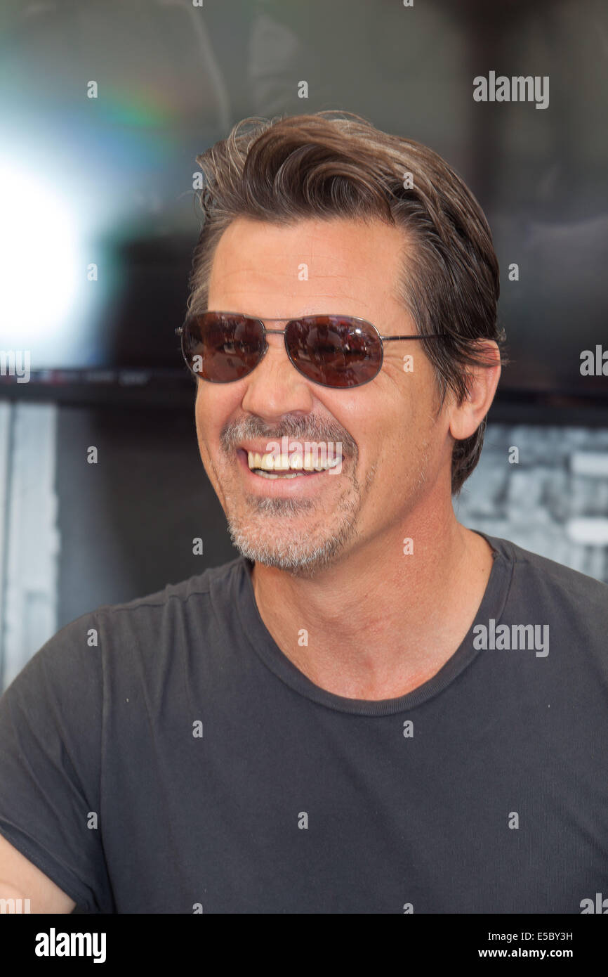 San Diego, CA, US. 26th July, 2014. Today is the third day of the four day event Comic-Con International 2014.Seen here:.The actors, and directors from the movie SinCity A Dame To Kill For, took time to sign autographs for fans at Comic-Con.Josh Brolin Credit:  Daren Fentiman/ZUMA Wire/Alamy Live News Stock Photo