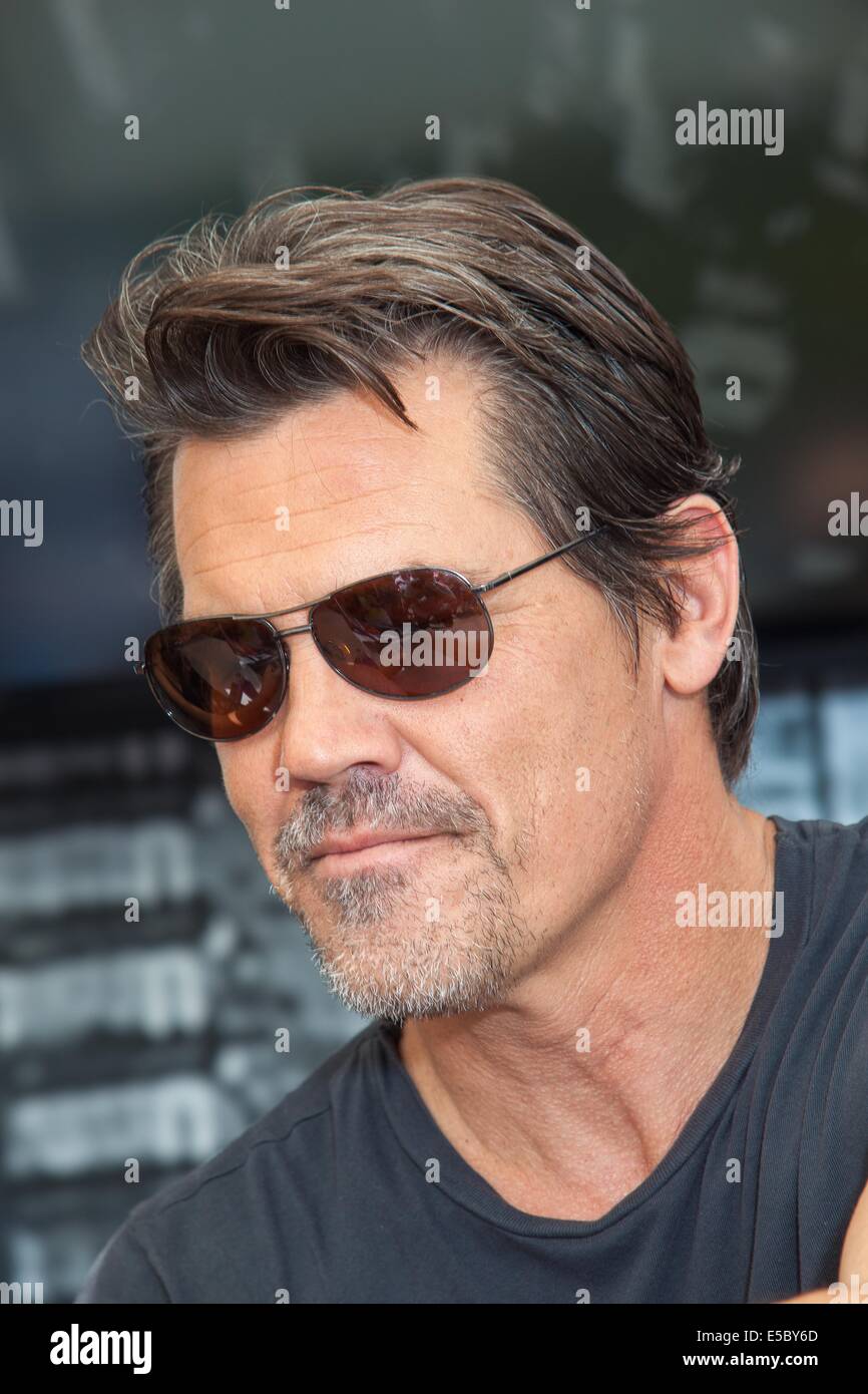 San Diego, CA, US. 26th July, 2014. Today is the third day of the four day event Comic-Con International 2014.Seen here:.The actors, and directors from the movie SinCity A Dame To Kill For, took time to sign autographs for fans at Comic-Con.Josh Brolin Credit:  Daren Fentiman/ZUMA Wire/Alamy Live News Stock Photo