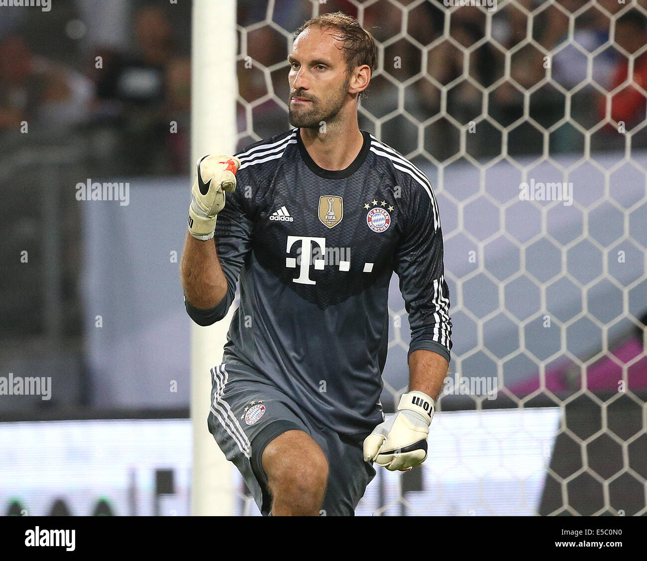 Hamburg, Germany. 26th July, 2014. Munich's goal keeper Tom Starke reacts during the Telekom Cup soccer match between FC Bayern Munich and Borussia Moenchengladbach in the Imtech Arena in Hamburg, Germany, 26 July 2014. Photo: Axel Heimken/dpa/Alamy Live News Stock Photo