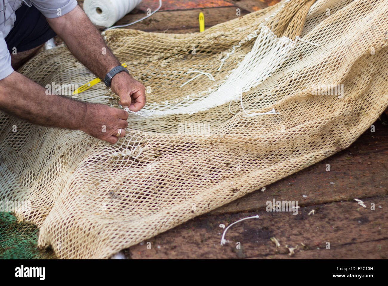 Weaving net hi-res stock photography and images - Alamy