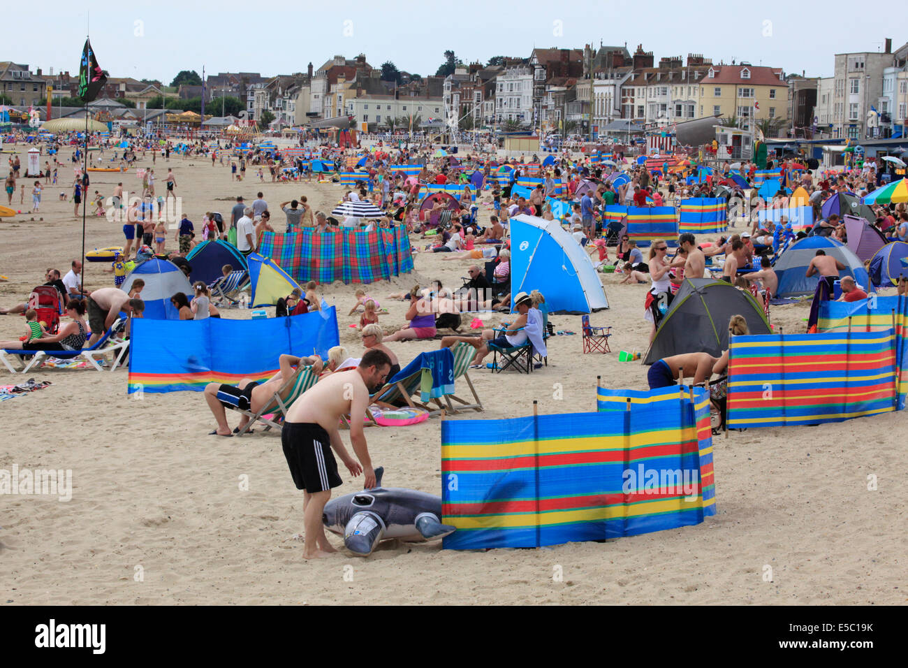 Weymouth Beach, Dorset, UK. 27th July 2014. UK Weather Crowds flock to