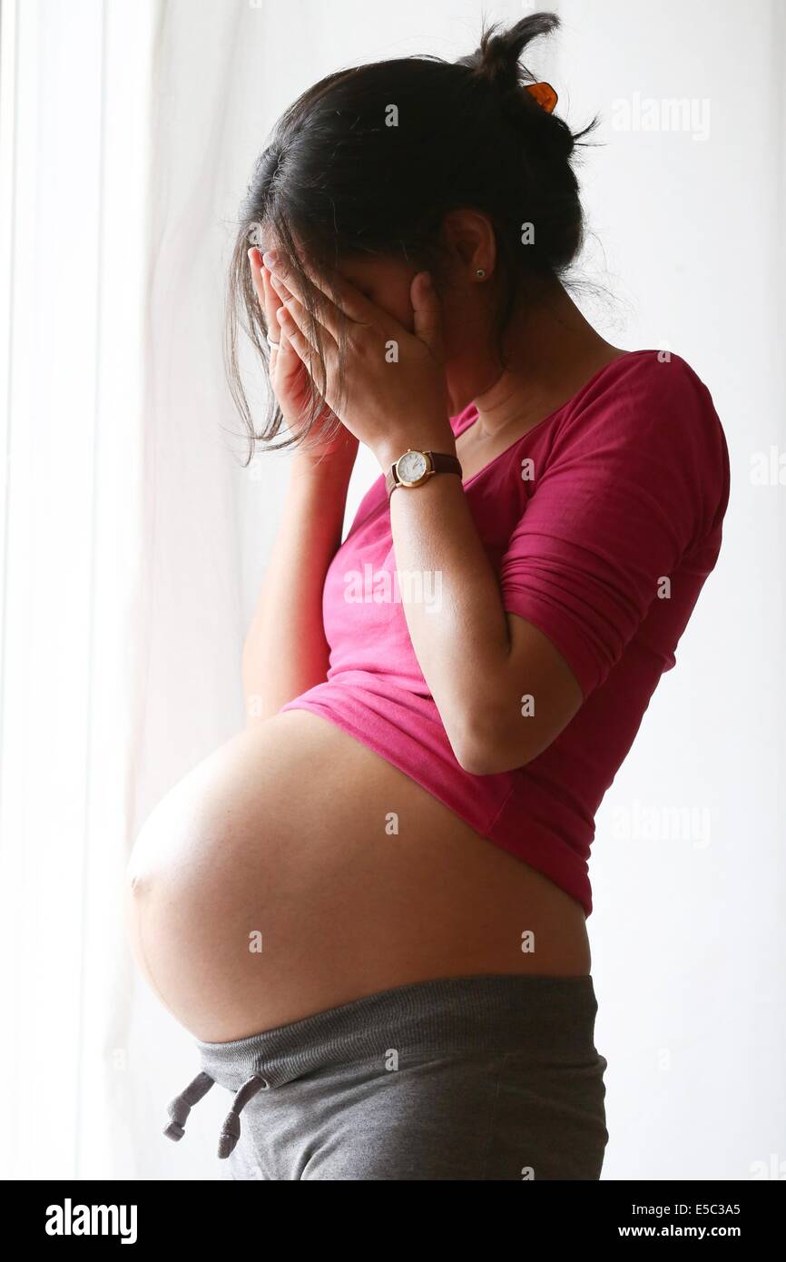 ILLUSTRATION - a nine months pregnant woman reacts in Hamburg, Germany, 10 June 2014. Photo: Bodo Marks - MODEL RELEASED -NO WIRE SERVICE- Stock Photo