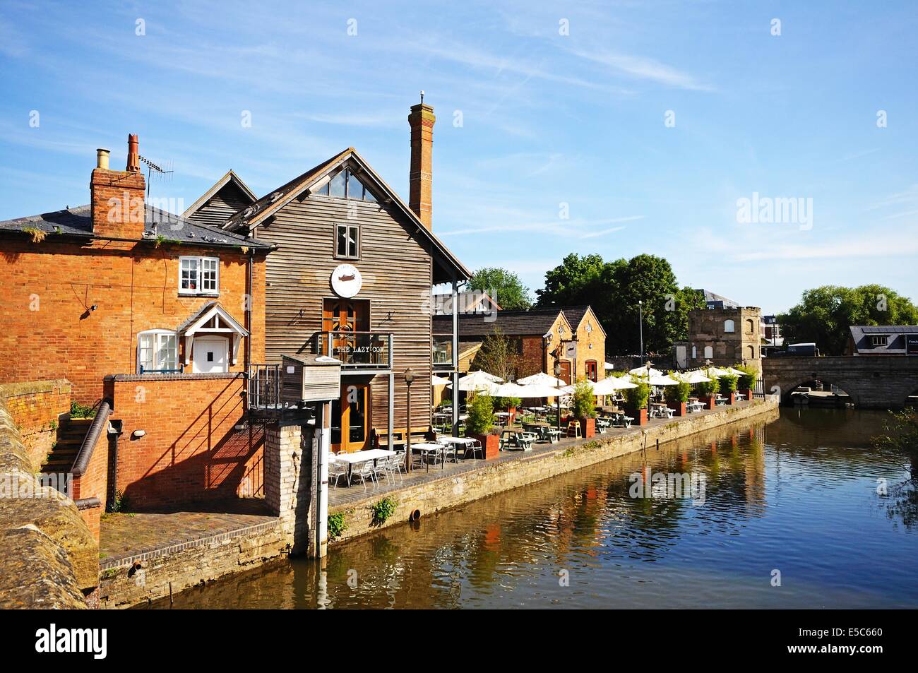 The Lazy Cow restaurant alongside the River Avon, Stratford-upon-Avon, Warwickshire, England, UK, Western Europe. Stock Photo