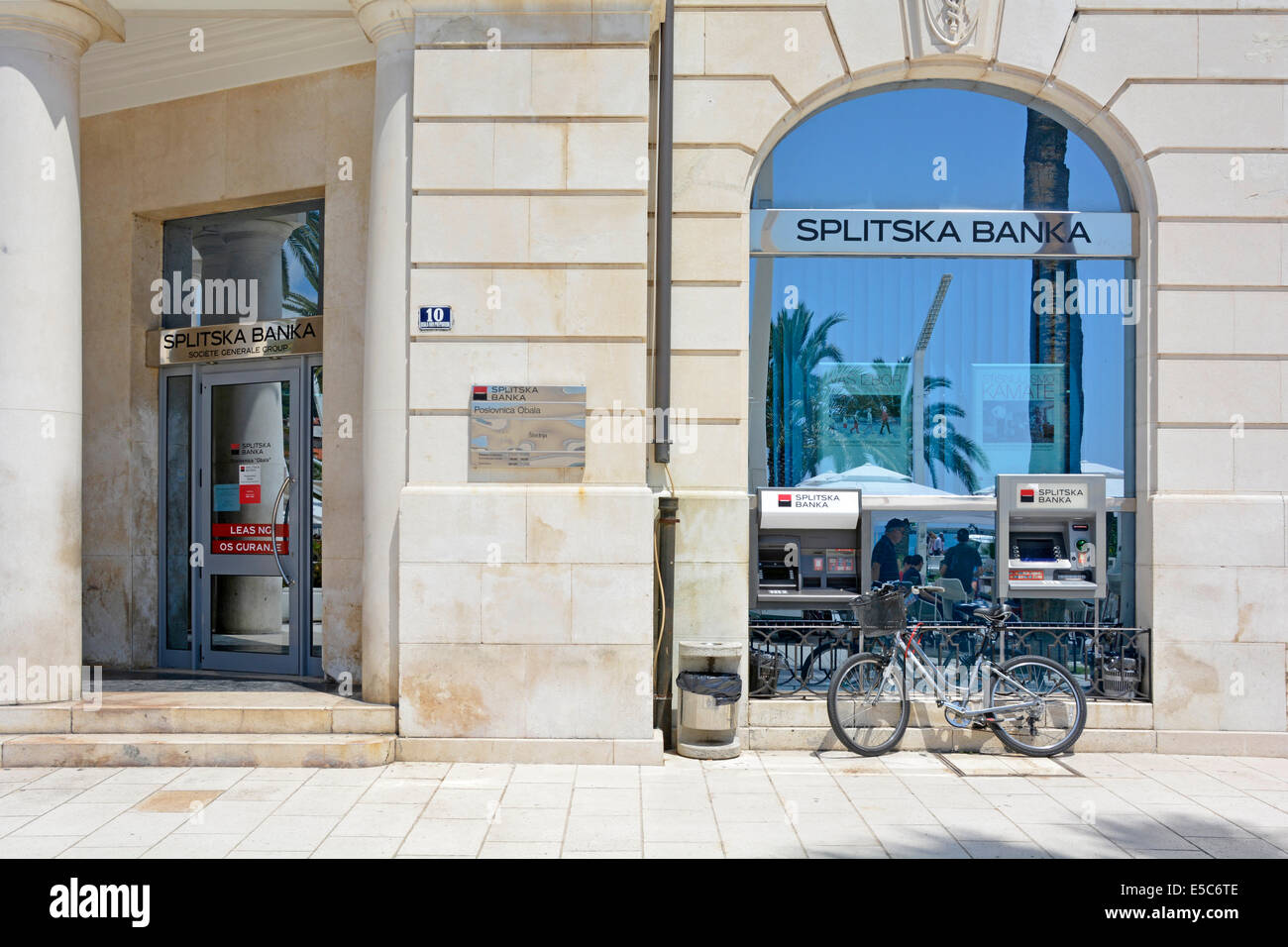 Cash machines outside a branch of the Splitska Banka (owned by Société  Générale) in Split town centre Stock Photo - Alamy