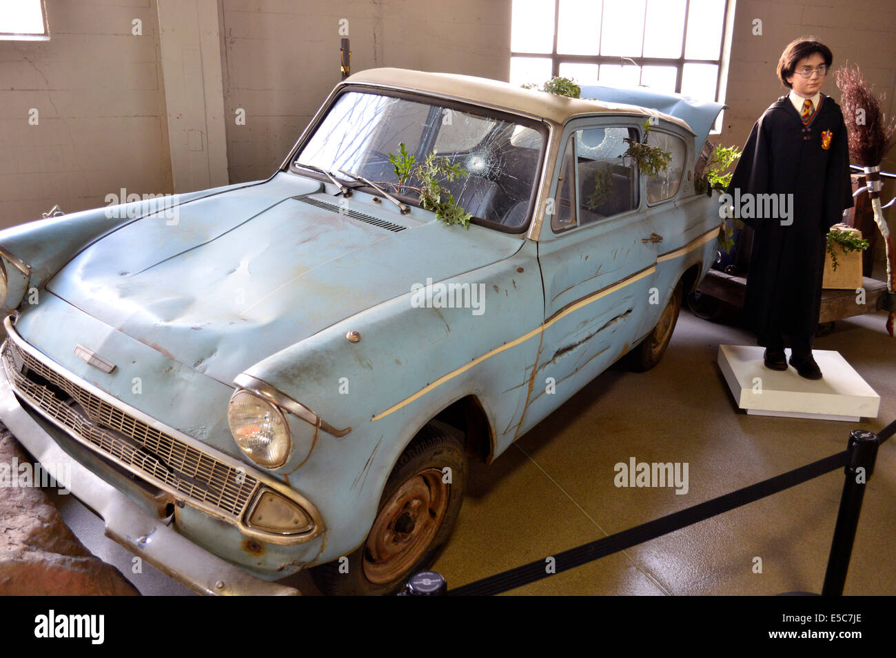 Harry potter car hi-res stock photography and images - Alamy