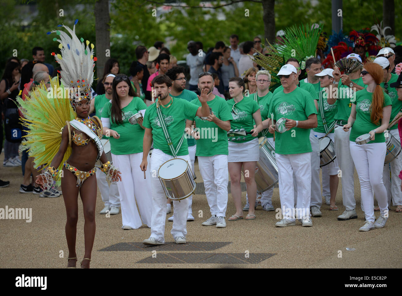 London, UK. 27th July, 2014. Carnival Samba dancer from Paraiso