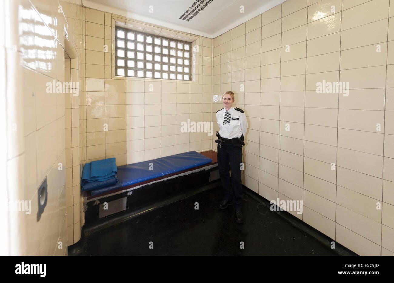 Metropolitan Police WPC woman officer in a Police station custody suite / suites / cell / cells in Twickenham. London UK Stock Photo
