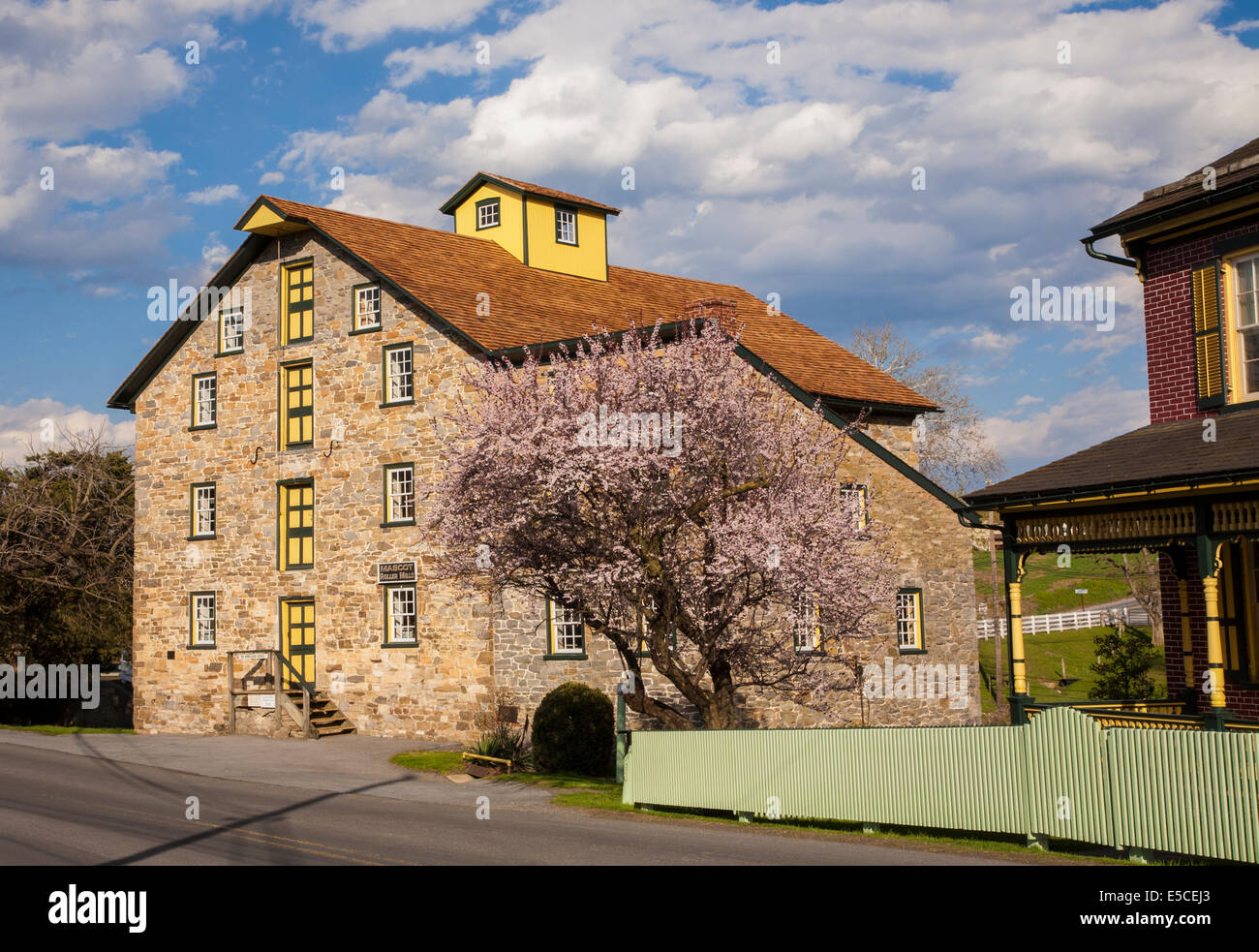 Amish farms in rural pennsylvania hires stock photography and images
