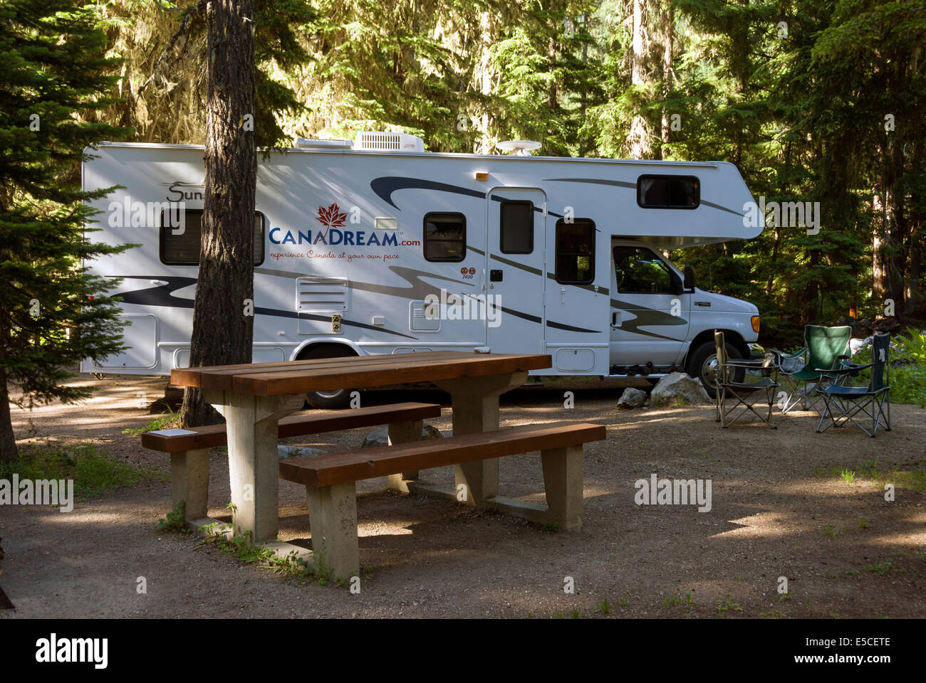 Elk203-2350 Canada, British Columbia, Glacier National Park, Illecillewaet Campground with RV Stock Photo