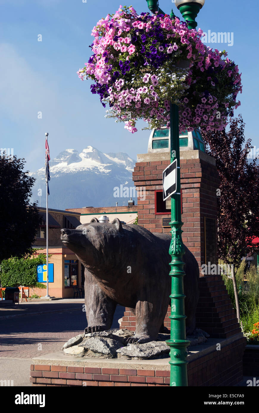Bear statue hires stock photography and images Alamy