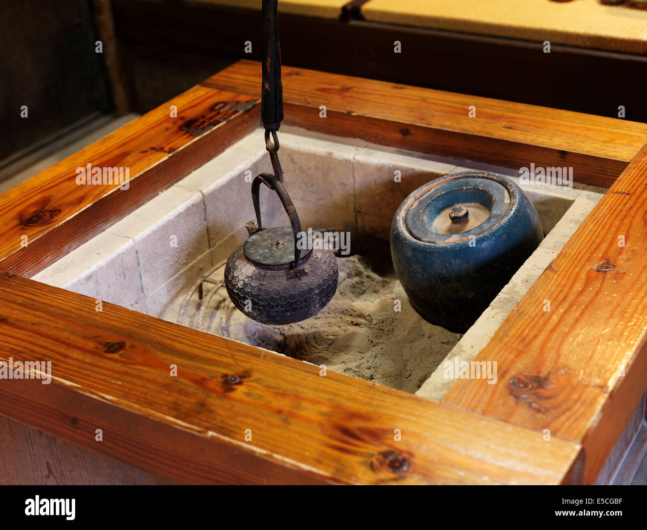 Tea kettle in Japanese historic tea room. Gero, Japan Stock Photo Alamy