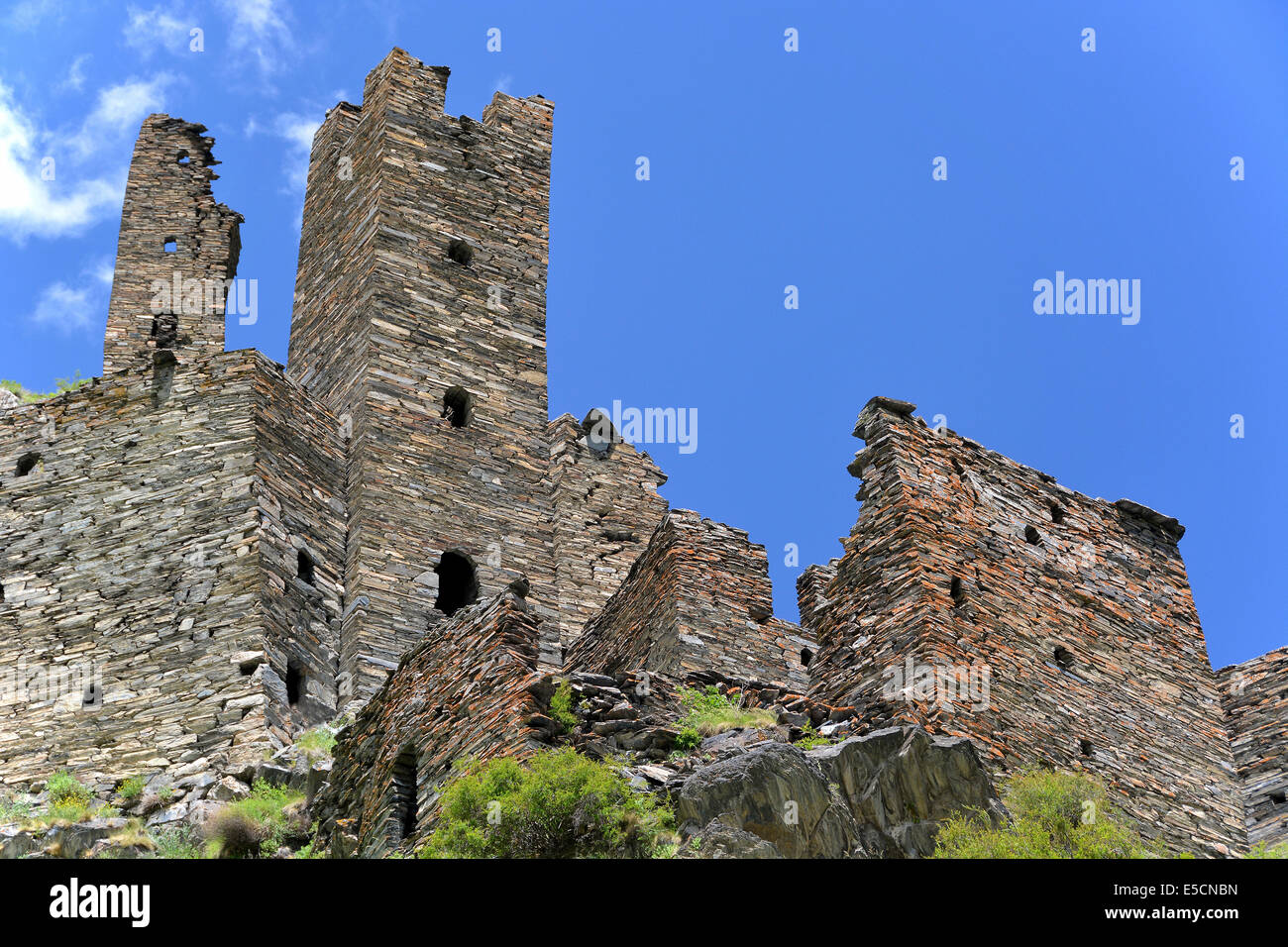 Ruins of the medieval defensive and residential towers, Mutso, High Caucasus, Mtskheta-Mtianeti region, Georgia Stock Photo