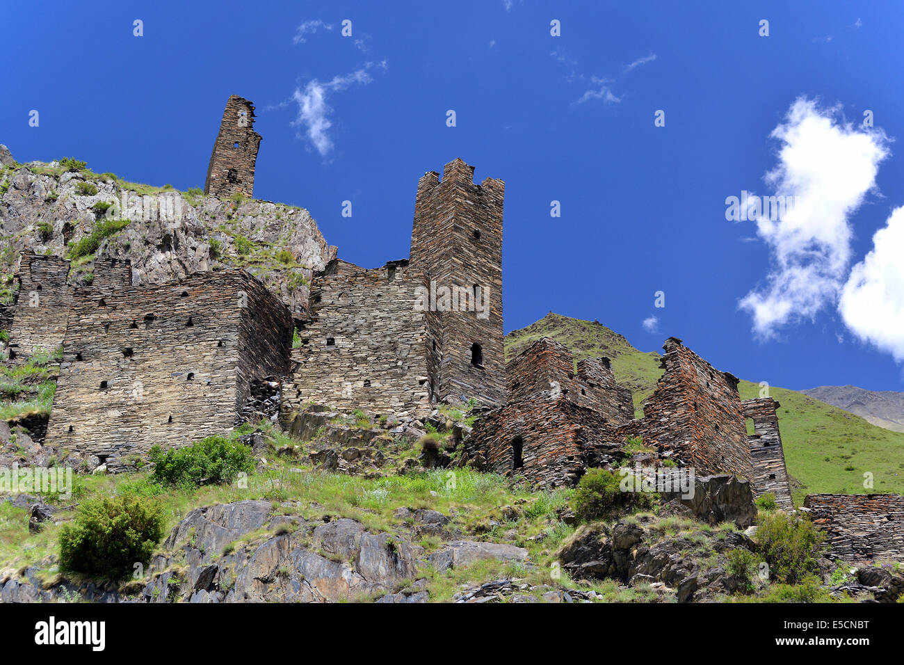 Ruins of the medieval defensive and residential towers, Mutso, High Caucasus, Mtskheta-Mtianeti region, Georgia Stock Photo