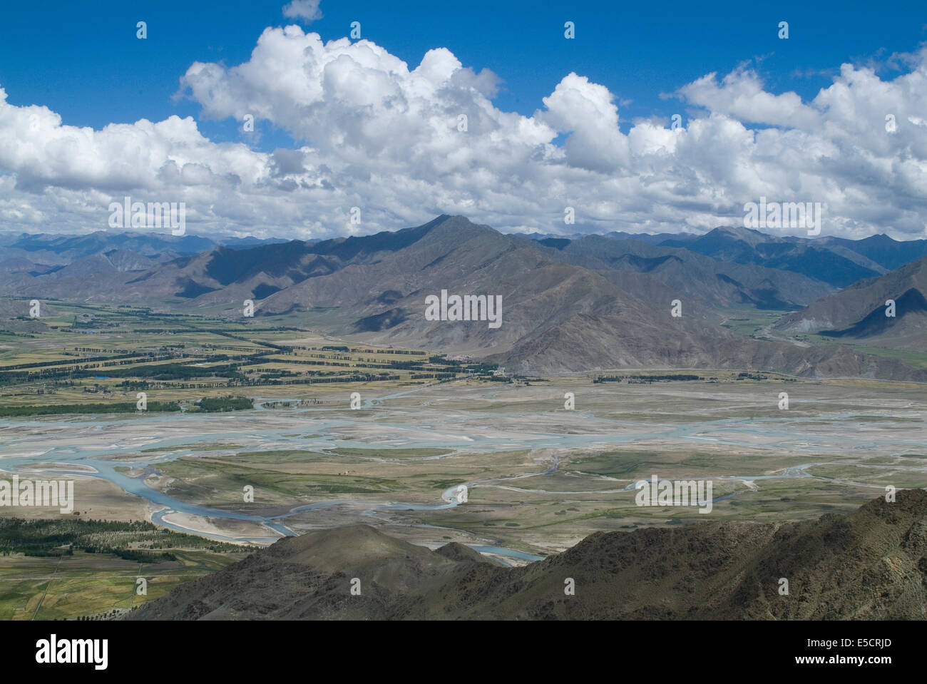 Overlooking the Tibetan plateau from Ganden Monastery, elevation 4500 metres, Tibet, China Stock Photo