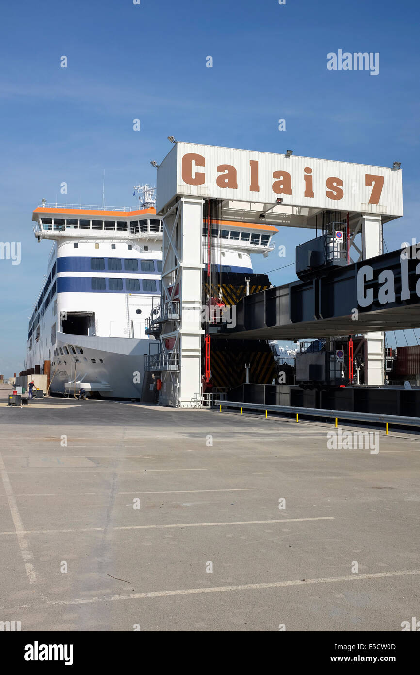 Lorries p&o ferry hi-res stock photography and images - Alamy