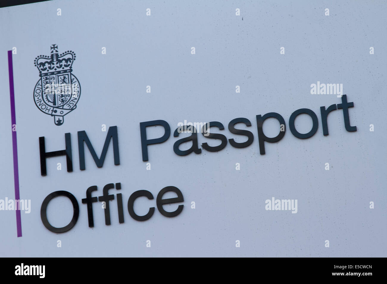 London, UK. 28th July 2014. Staff staged a one day walk out at the passport office over pay cuts, shortages and pensions Credit:  amer ghazzal/Alamy Live News Stock Photo