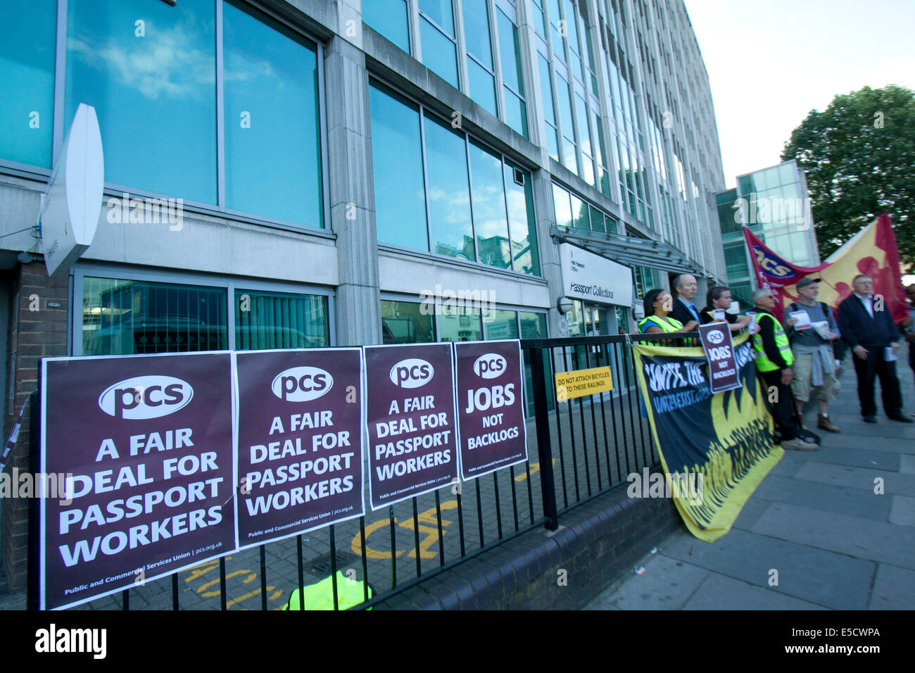 London, UK. 28th July 2014. Staff staged a one day walk out at the UK passport office over pay cuts, staff shortages and pensions Stock Photo