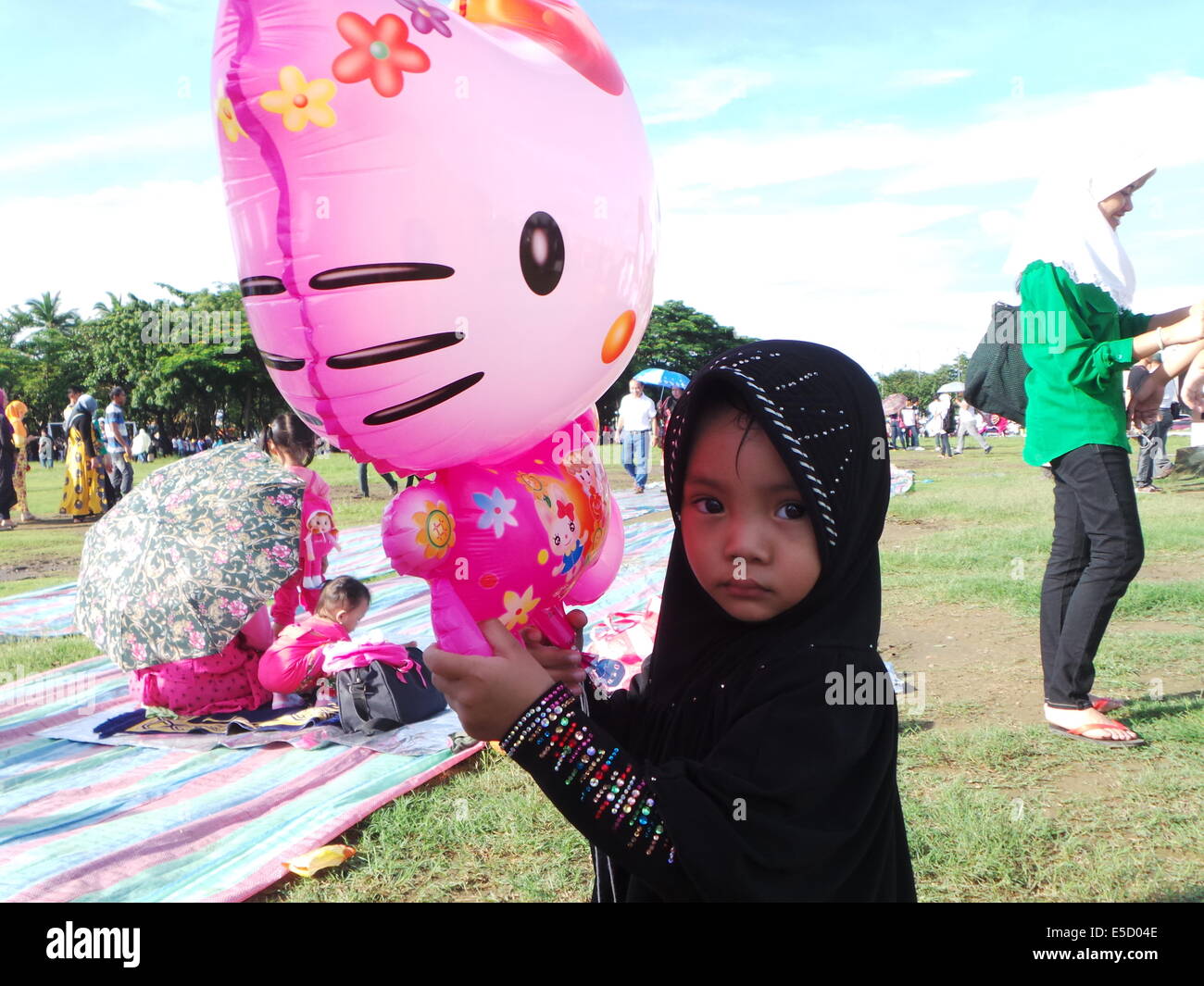 Manila, Philippines. 28, July, 2014. Thousands of Muslims Filipinos around Manila observes the end of Ramadan with peace, unity and solidarity as they celebrate Eid ul Fitr with their families and love ones. Women and kids wear their finest garments on this season. And as they pray during the Eid ul Fitr prayers, they asked Allah for harmony between Palestine and Israel and to stop massacre of Muslims in Gaza. Credit:  Sherbien Dacalanio / Alamy Live News Stock Photo