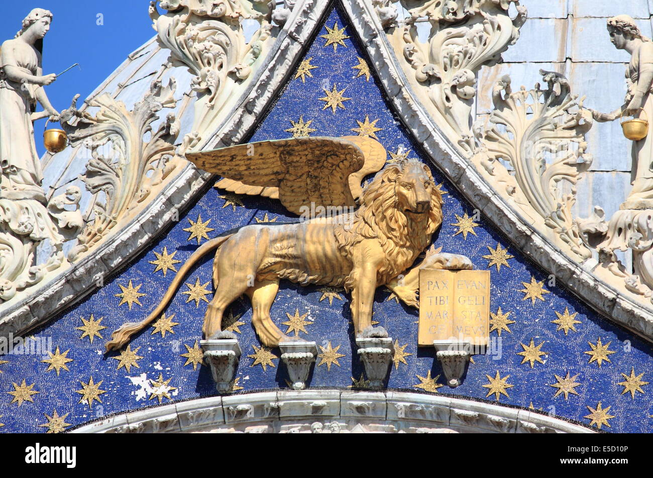 Winged Lion, symbol of Venice, on the facade of St. Mark Cathedral. Venice, Italy Stock Photo