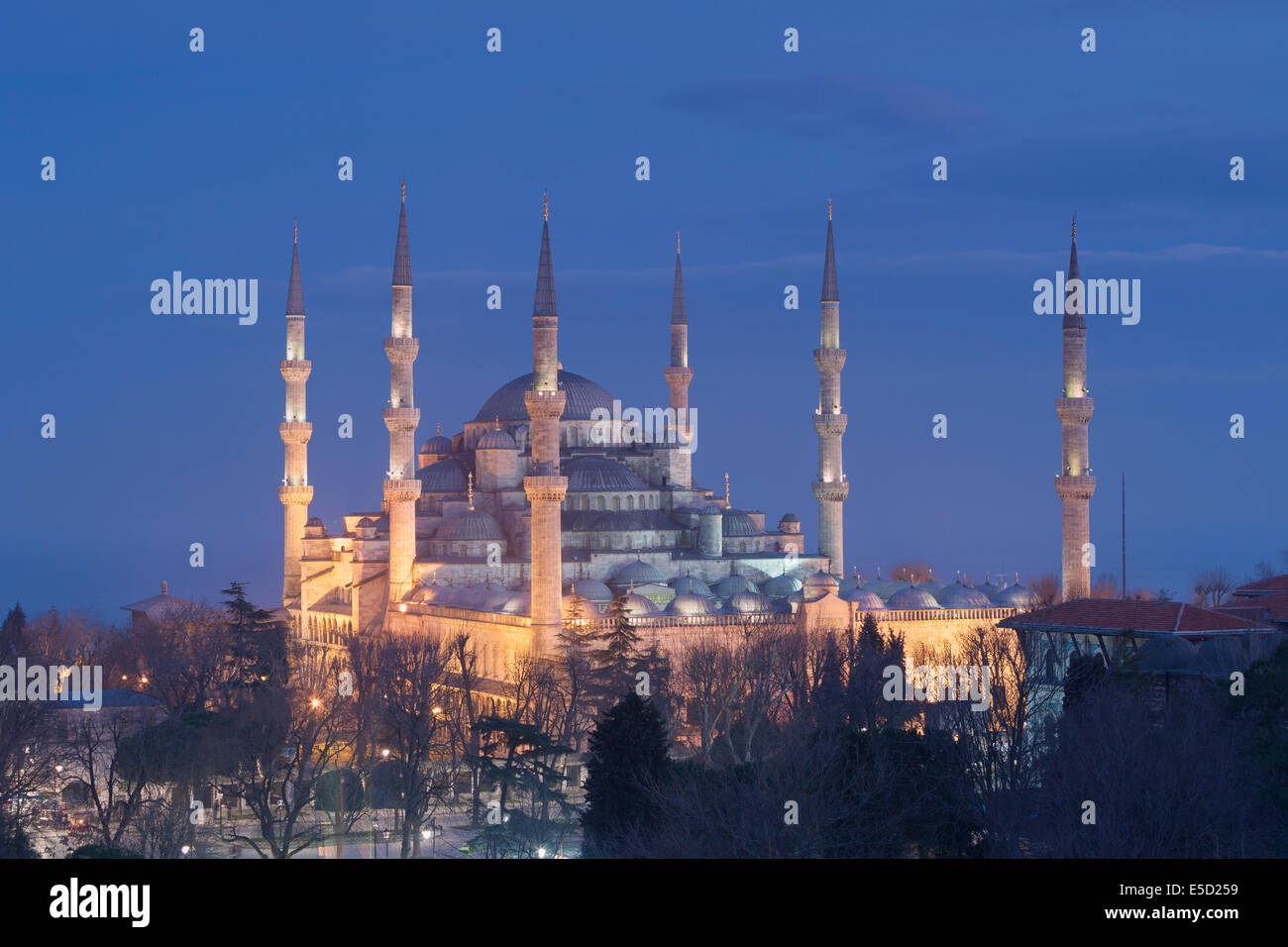 The Blue Mosque at night, Sultanahmet, Istanbul, Turkey Stock Photo - Alamy