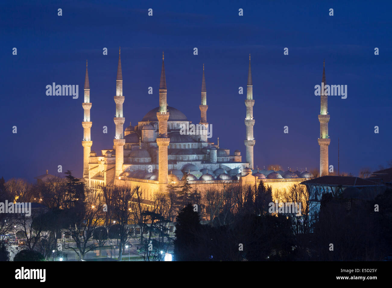 The Blue Mosque at night, Sultanahmet, Istanbul, Turkey Stock Photo - Alamy