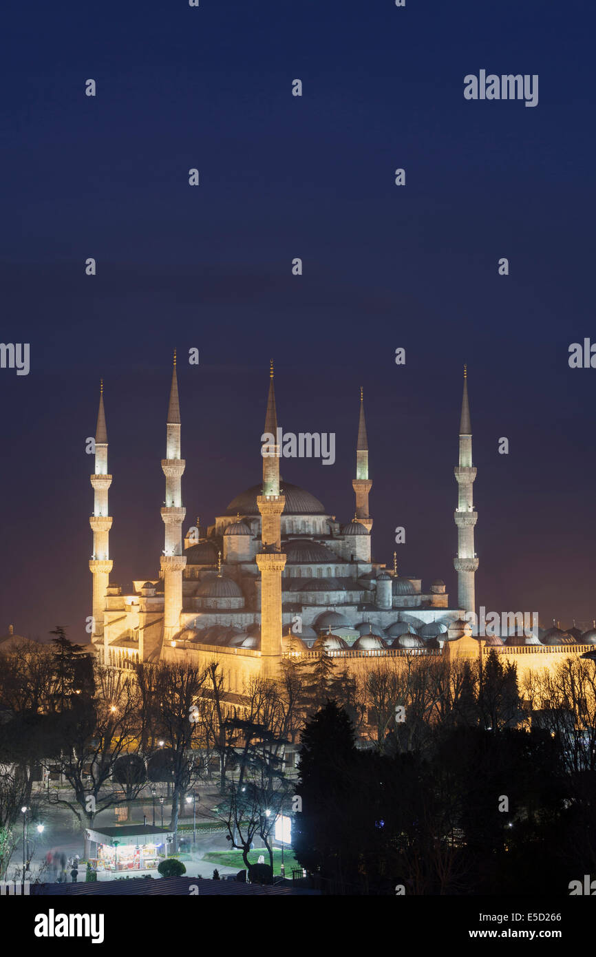 The Blue Mosque at night, Sultanahmet, Istanbul, Turkey Stock Photo - Alamy