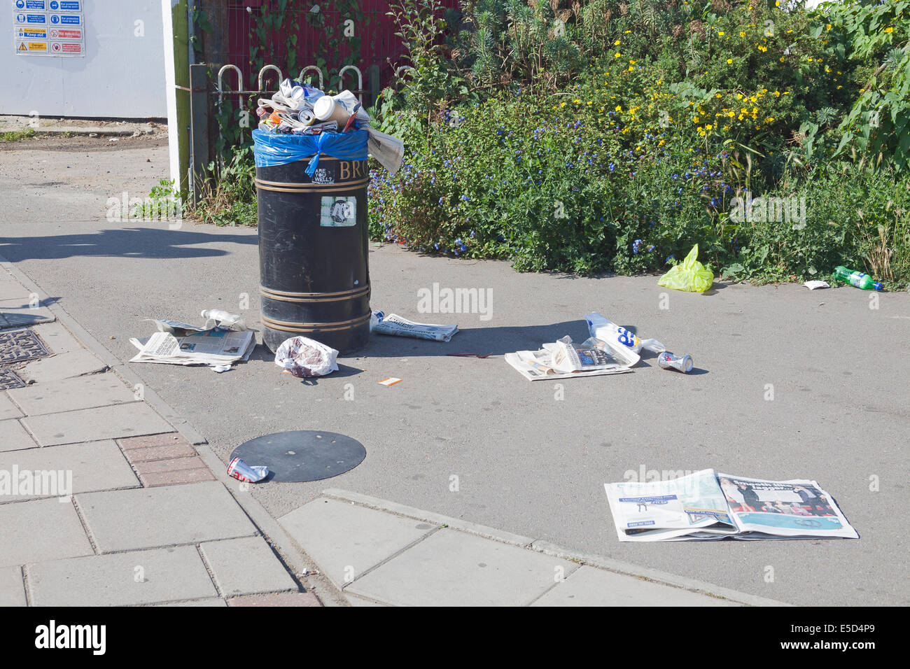 Newspapers strewn on pavement hires stock photography and images Alamy