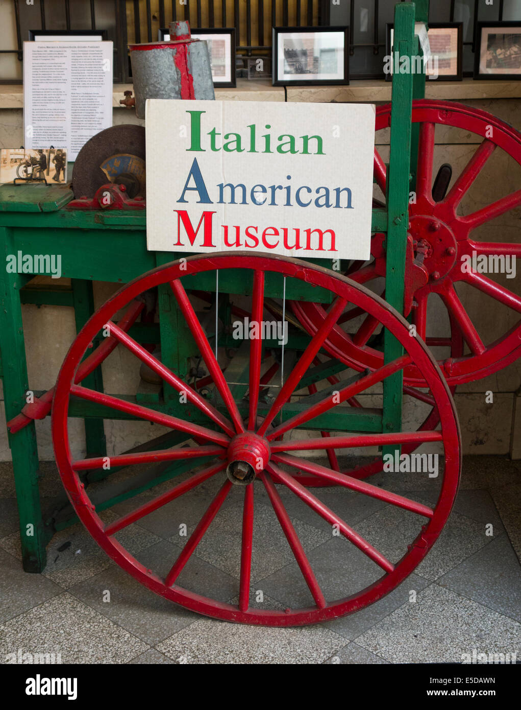 Little red wagon hi res stock photography and images Alamy