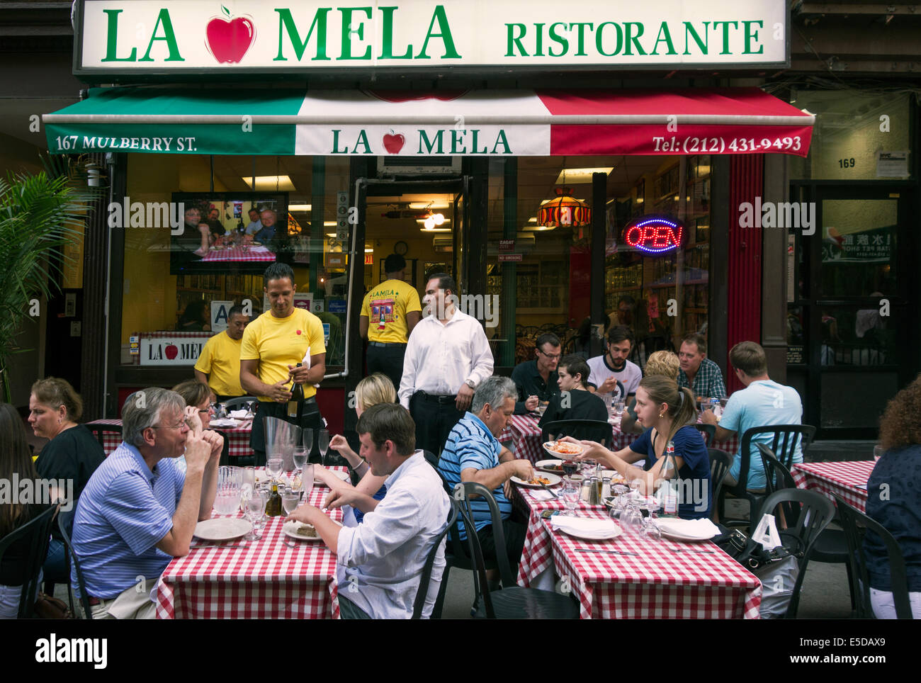 La mela hi-res stock photography and images - Alamy