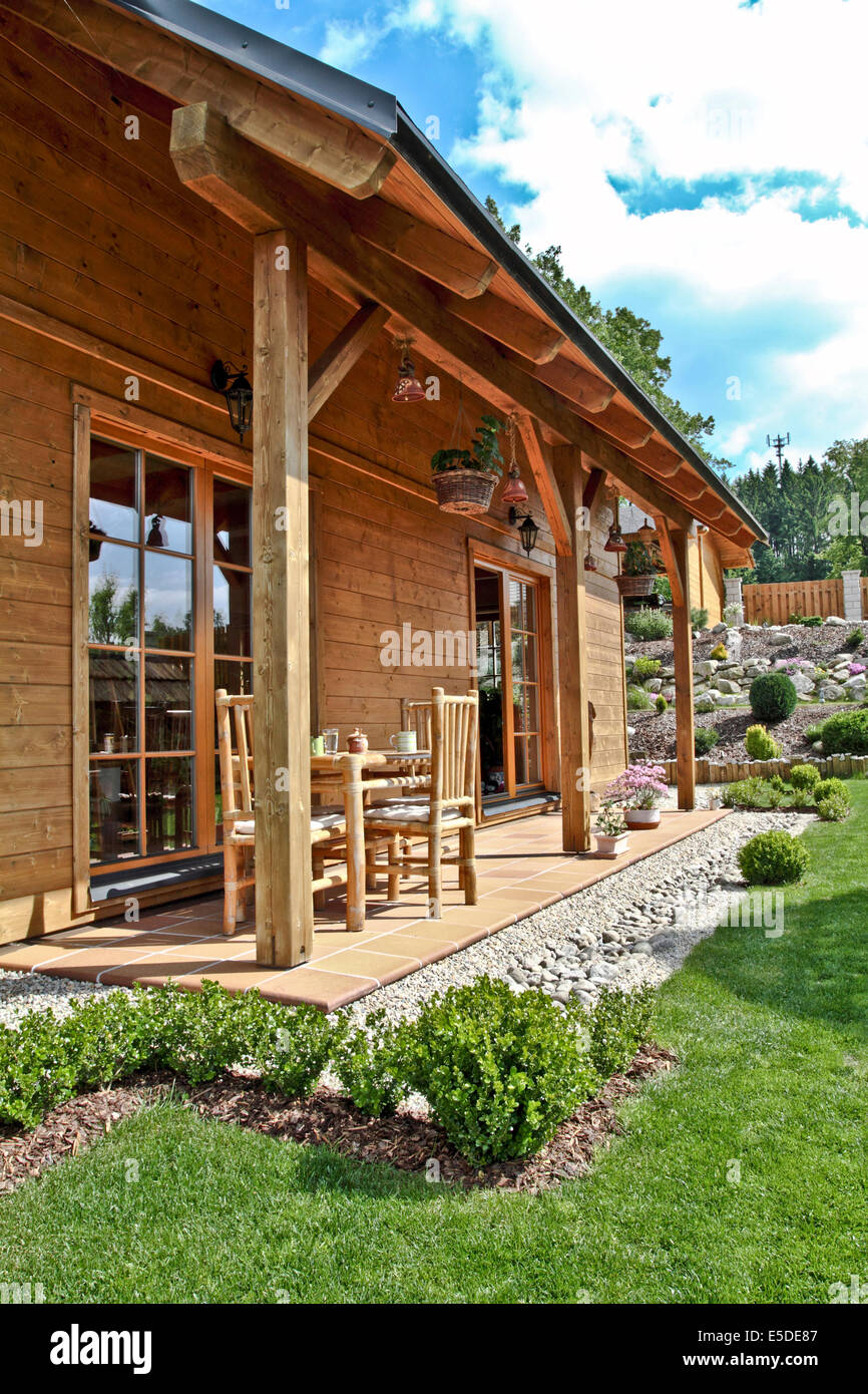 Garden red wooden house hi-res stock photography and images - Alamy