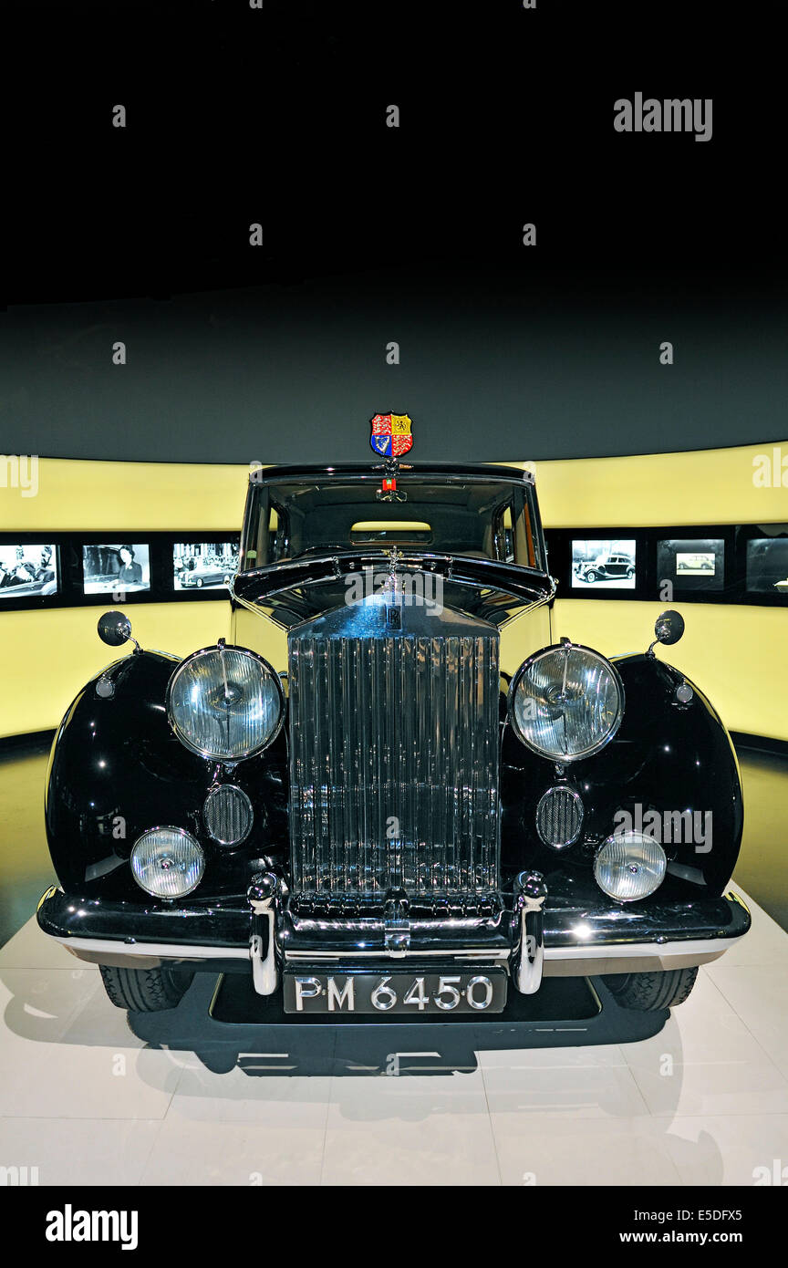 143 RollsRoyce Phantom IV 1951 Hooper limousine Chassis 4AF12 4AF12   8500  Classic Models