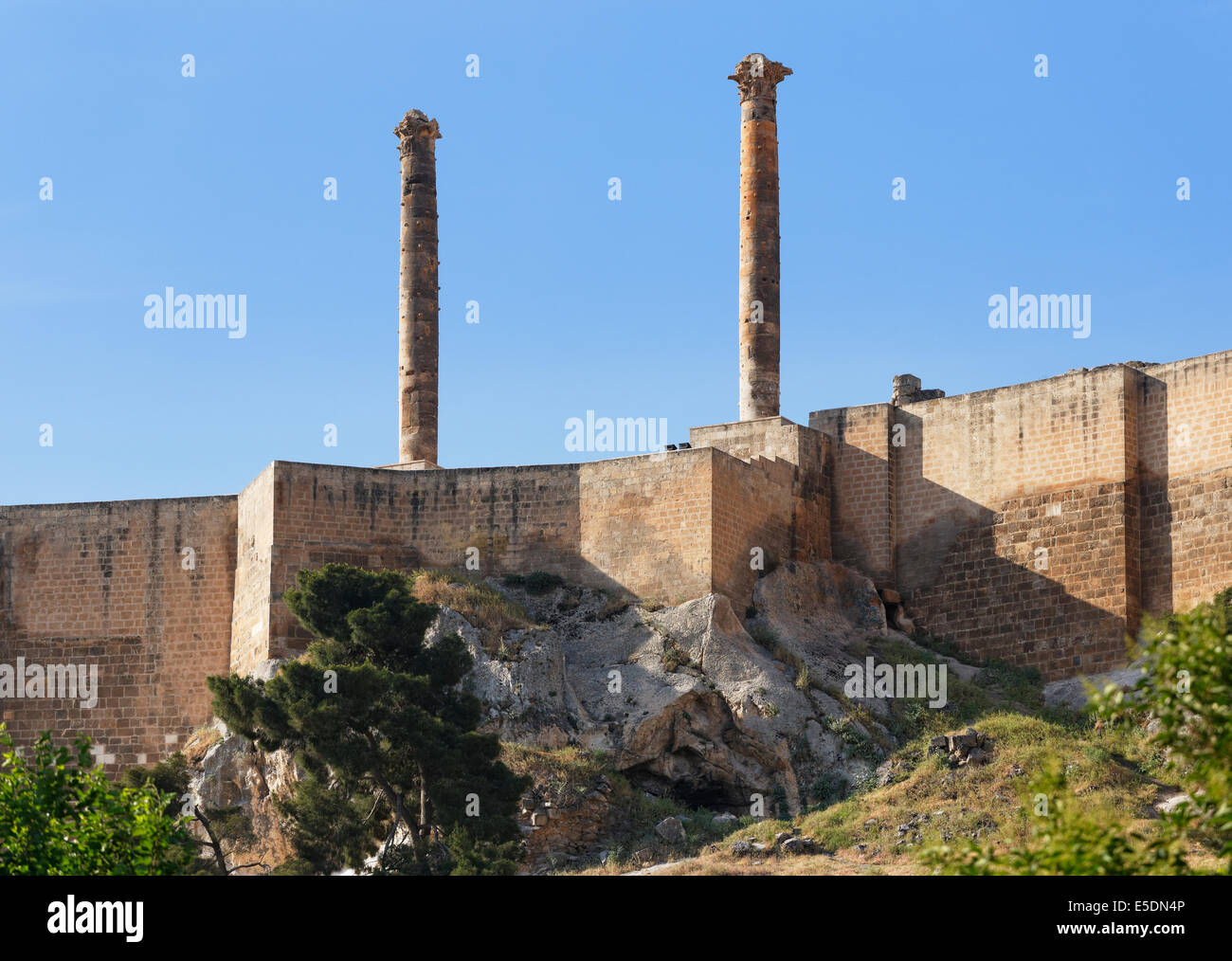 Turkey, Anatolia, Sanliurfa, Urfa Kalesi, ancient columns in the citadel of Urfa Stock Photo