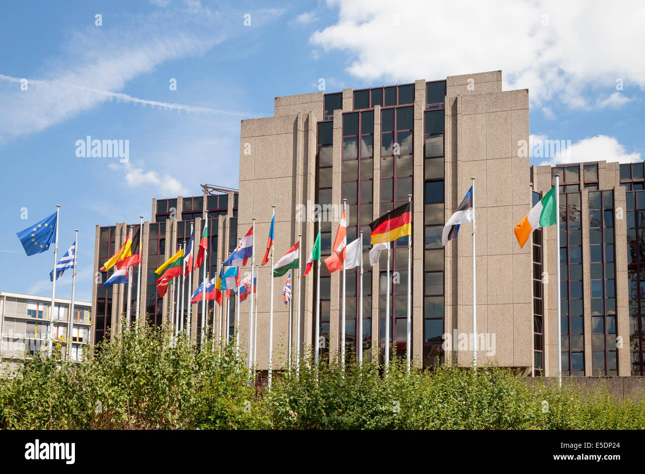 люксембург европейский союз. украина ес. зеленский в европарламенте. год вступления люксембурга в ес. флаг еврокомиссии.