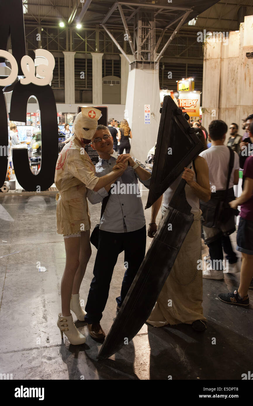 Silent Hill Pyramid Head and Nurses Cosplay Dutch Comic Con in