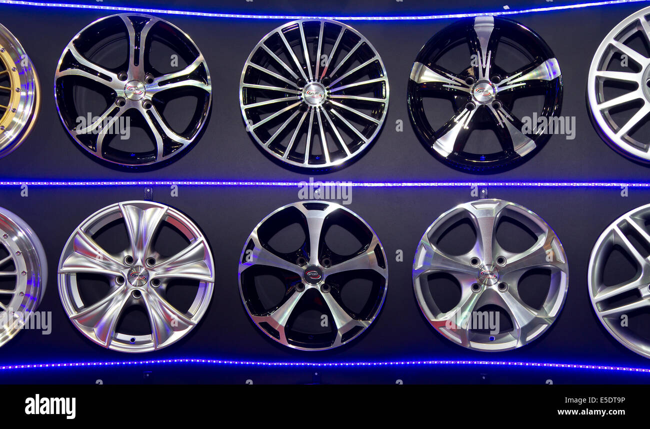 Automotive rims hi-res stock photography and images - Alamy