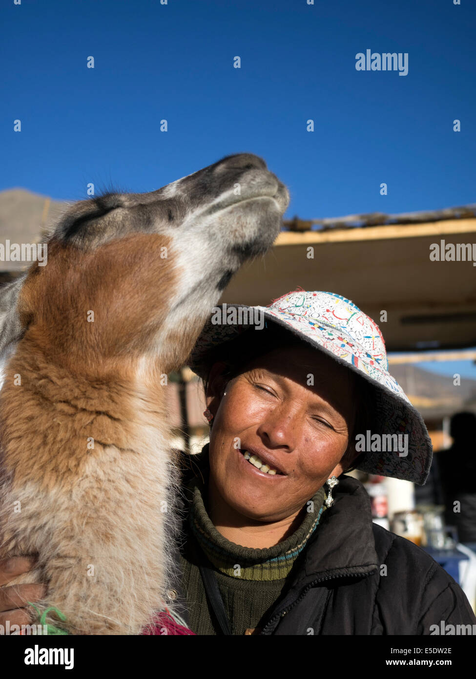 Indigenous woman peru hi-res stock photography and images - Alamy