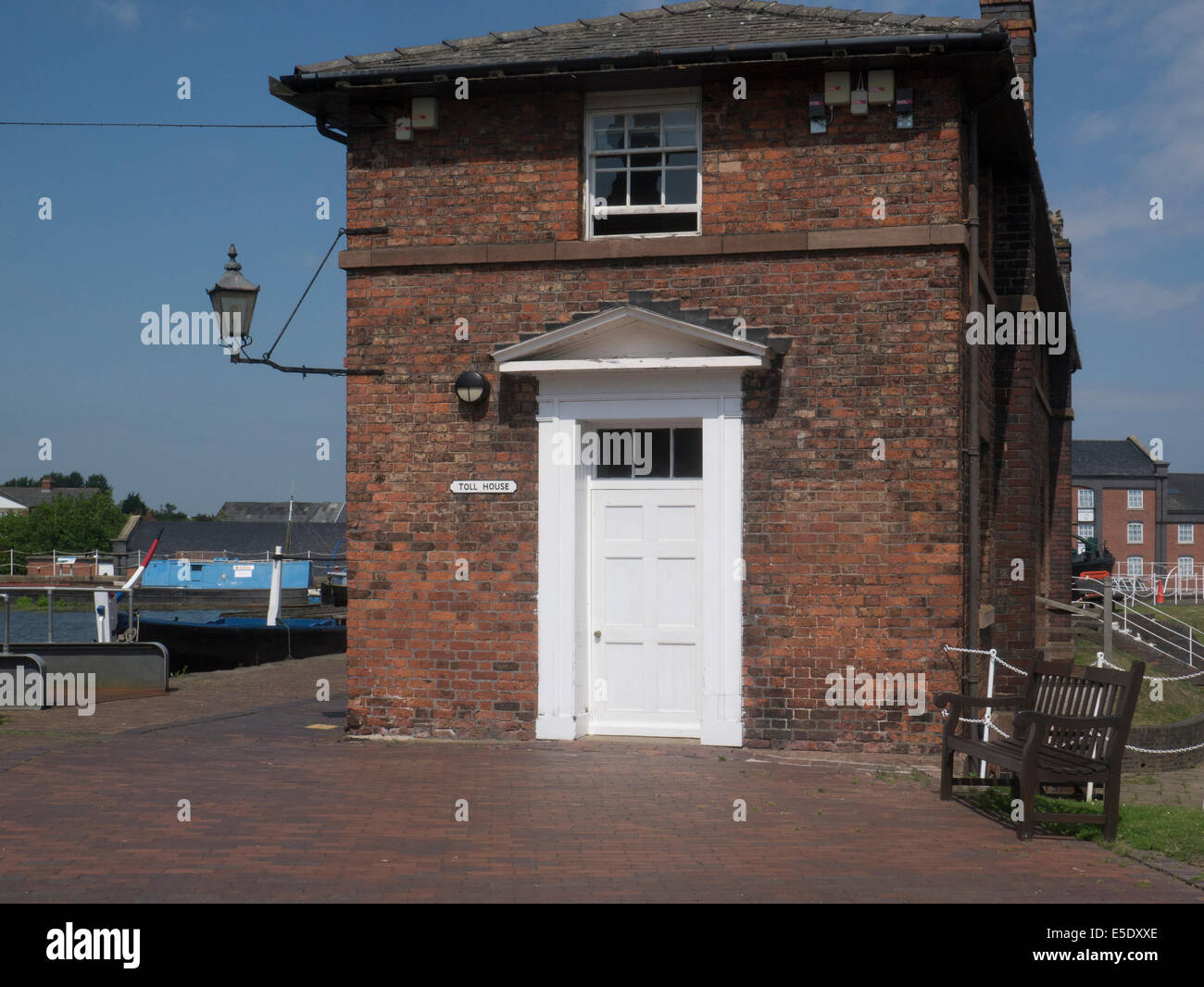 Ellesmere shropshire houses hires stock photography and images Alamy