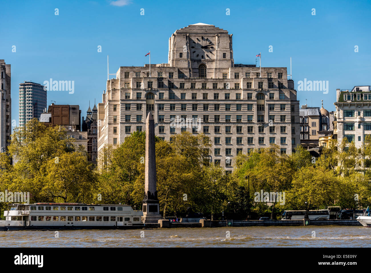 Shell Mex House is a Grade II Listed Building situated at number 80 Strand, London. Broadly Art Deco in style Stock Photo