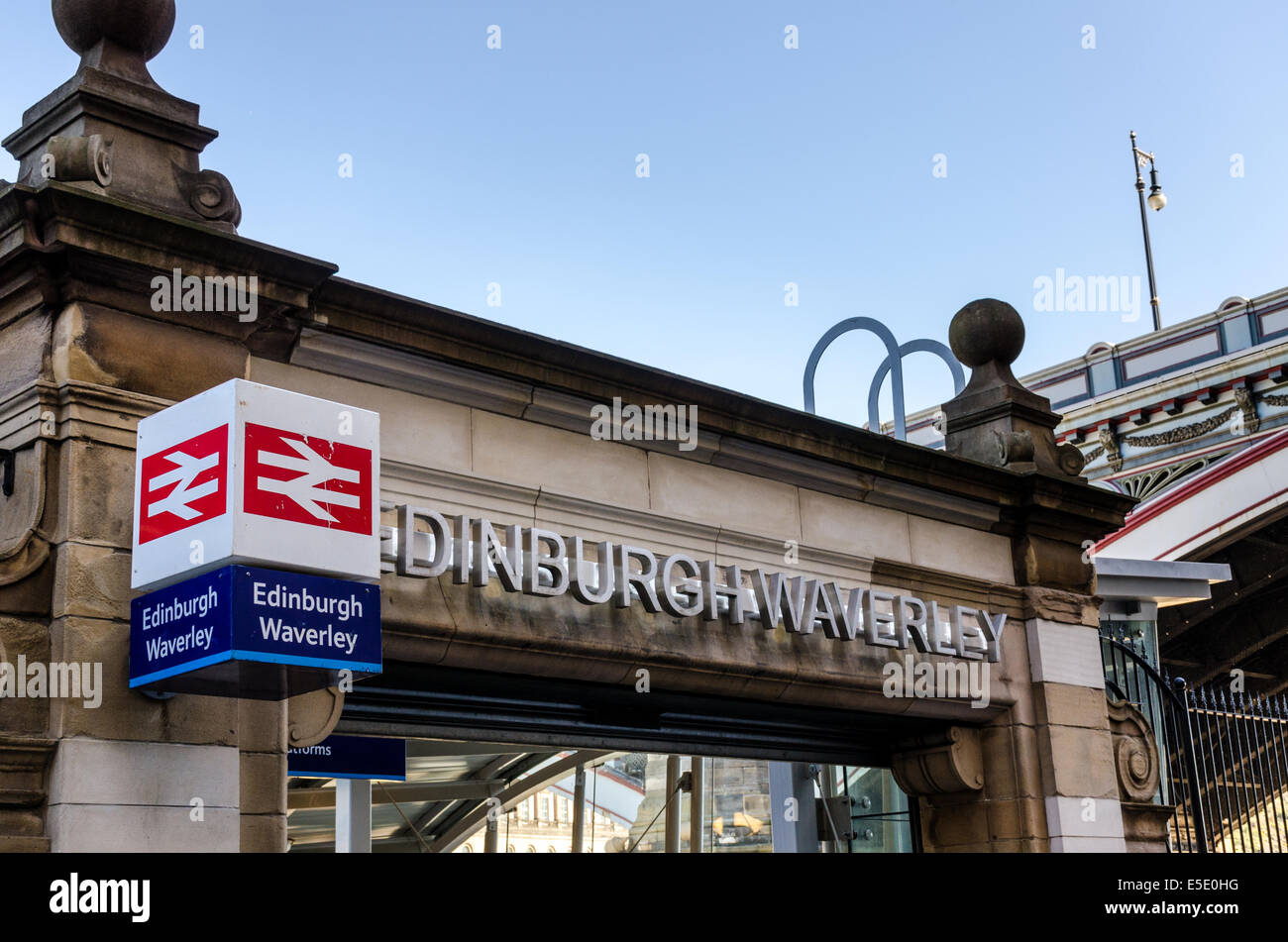 Edinburgh waverley station entrance hires stock photography and images