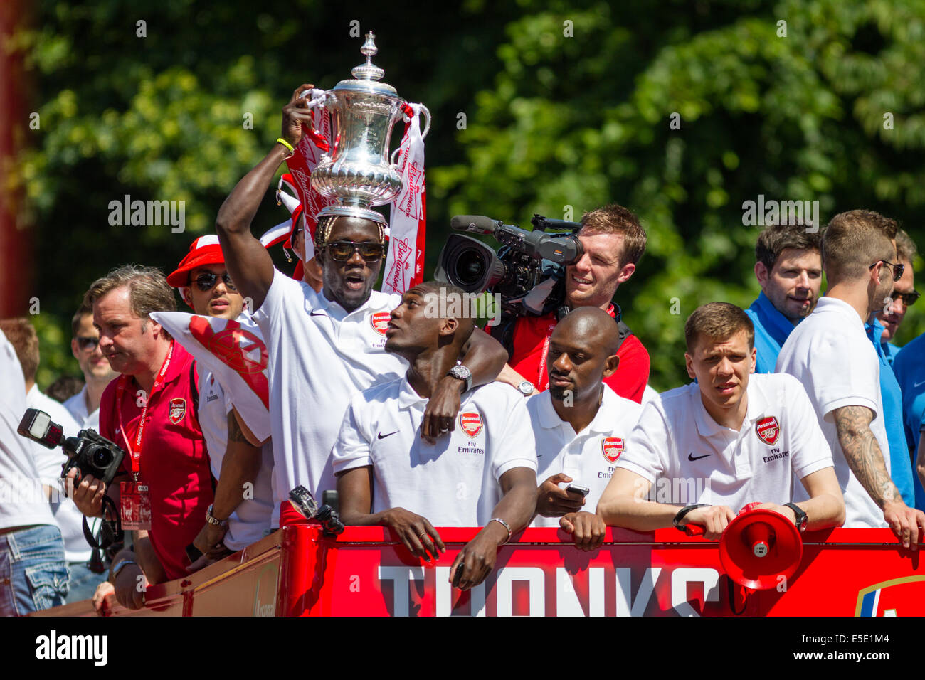 Bacary Sagna lifts the FA Cup with Arsenal Stock Photo