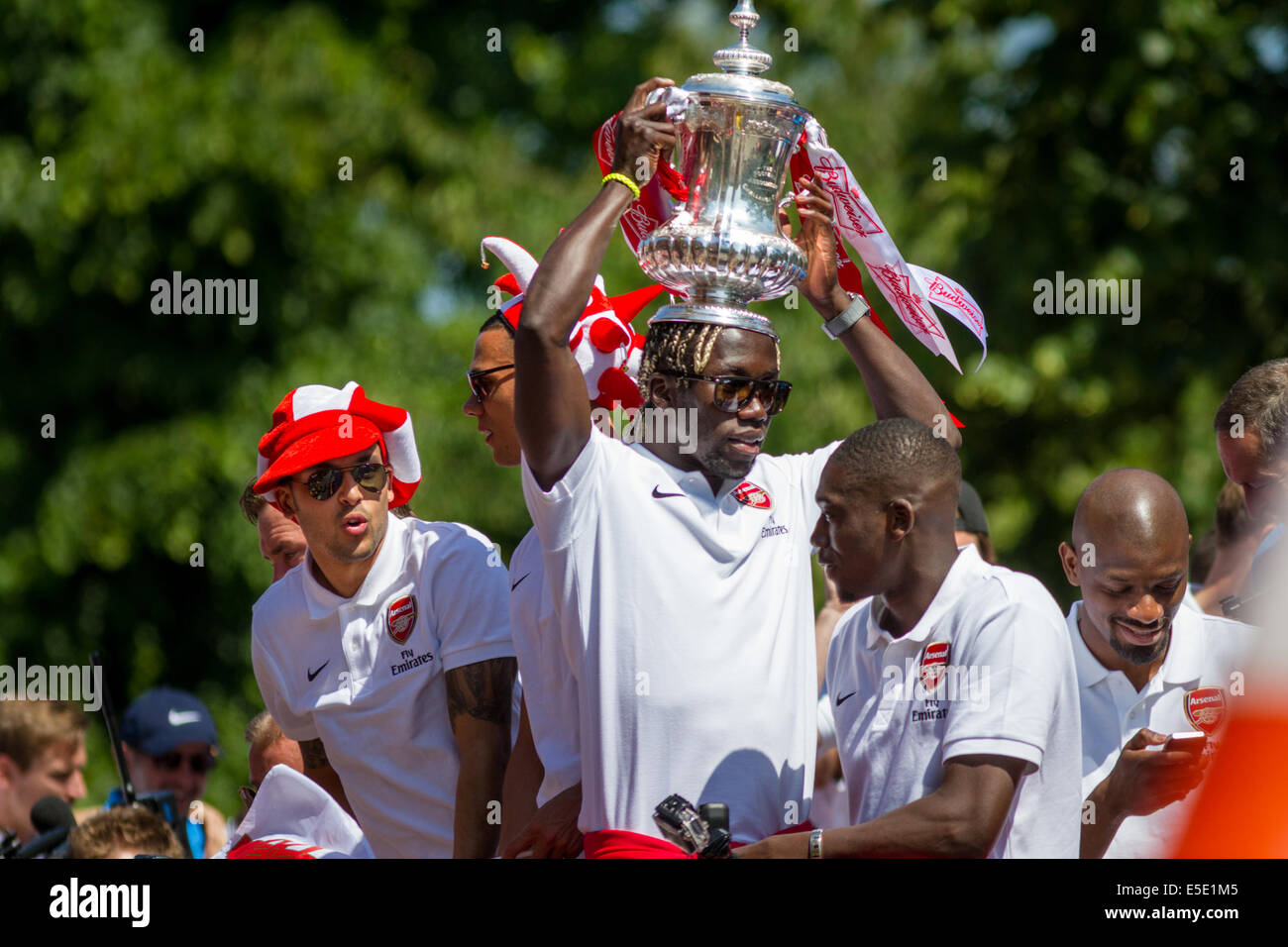 Bacary Sagna lifts the FA Cup with Arsenal Stock Photo