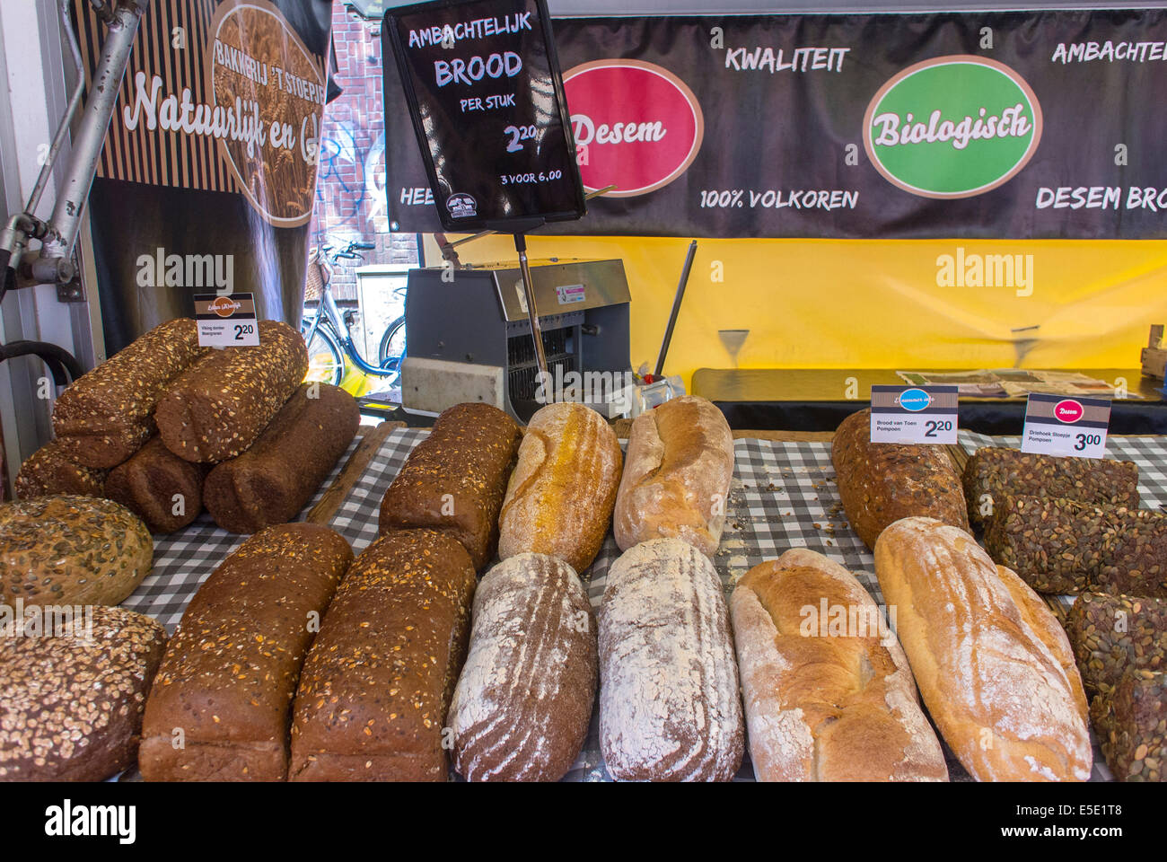 Amsterdam, Holland,  The Netherlands, Organic Foods, Dutch Bakery Shop in The Pijp, Bread on DIsplay, Albert Cuyp Market Stock Photo