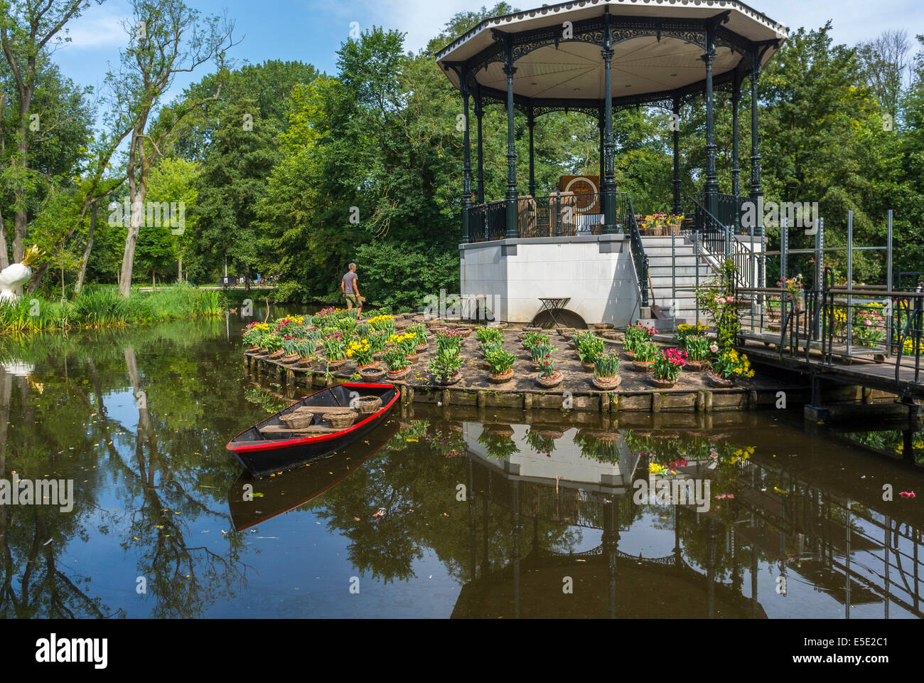 Amsterdam, Holland, Tulip Flower Garden on Pond Island in Vondel Park (Central Park Amstellodamois), Stock Photo