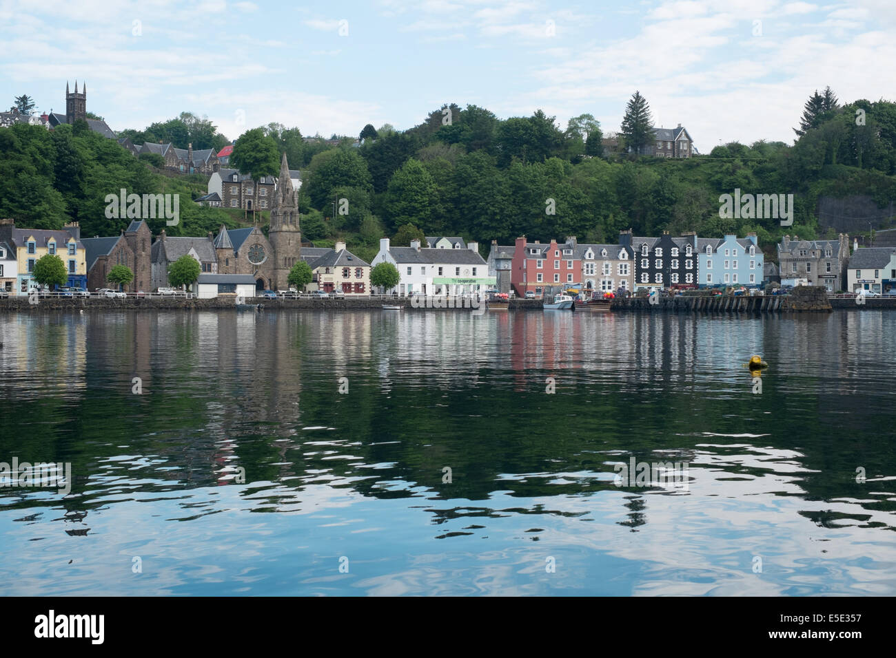 Salt water reflections of homes, Tobermory harbour, Isle of Mull, Scottish Islands Stock Photo