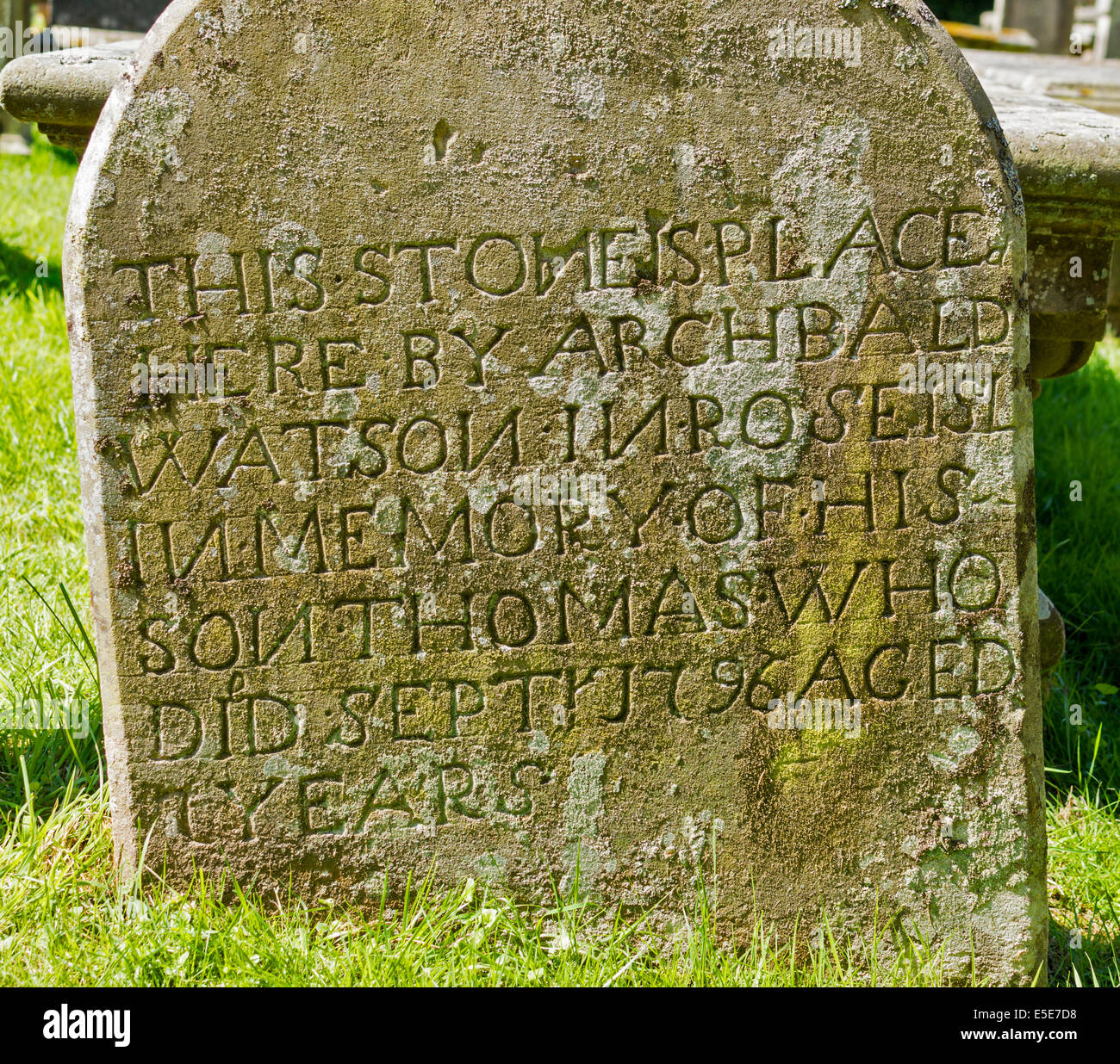 ST.PETER'S KIRK OR CHURCH DUFFUS MORAY POIGNANT TOMBSTONE WITH EVERY N CARVED BACKWARDS AND e ADDED TO TURN DID INTO DIeD Stock Photo